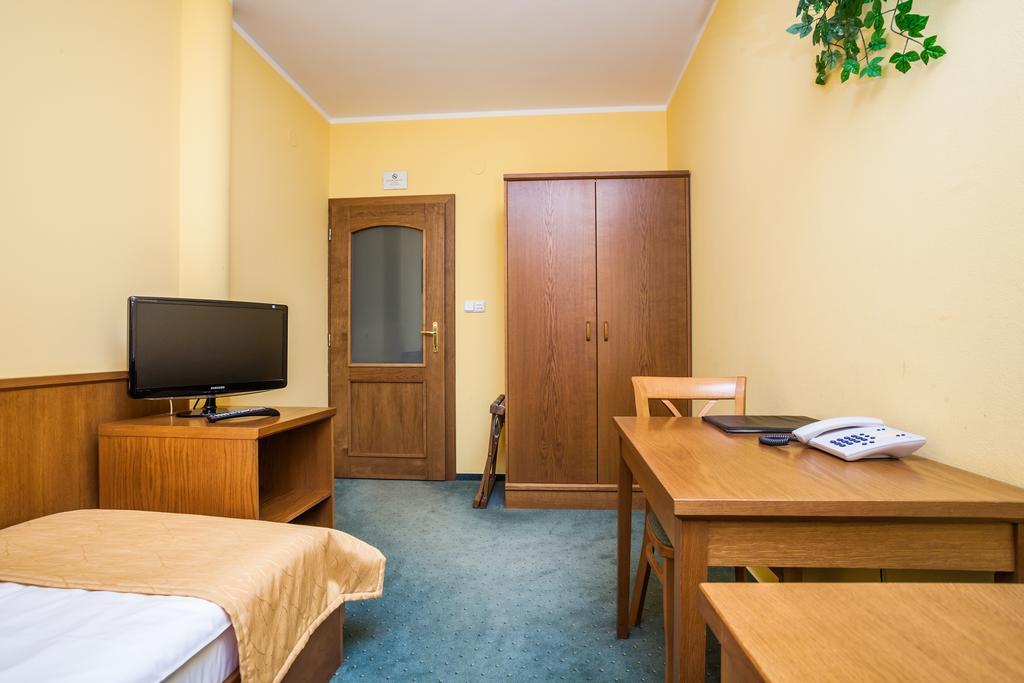 Hotel Jelinkova Vila Velke Mezirici Exterior photo
